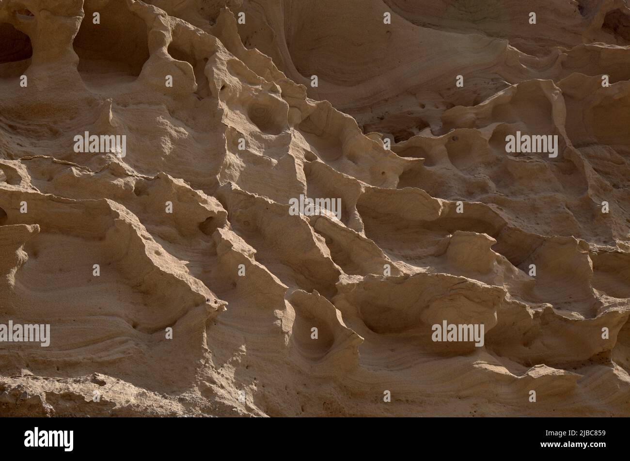 Gran Canaria, erstaunliche Sandsteinerosion Figuren in Schluchten auf Punta de las Arenas Kap auf dem westlichen Teil der Insel, auch Playa de Artena genannt Stockfoto