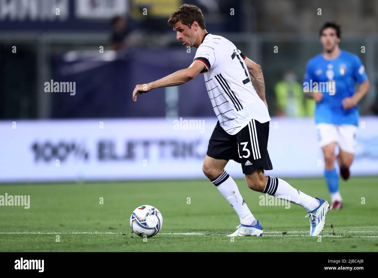 Thomas Muller aus Deutschland kontrolliert den Ball während des UEFA Nations League Group 3-Spiels zwischen Italien und Deutschland im Stadio Dall'Ara am 4. Juni 2022 in Bologna, Italien. Stockfoto