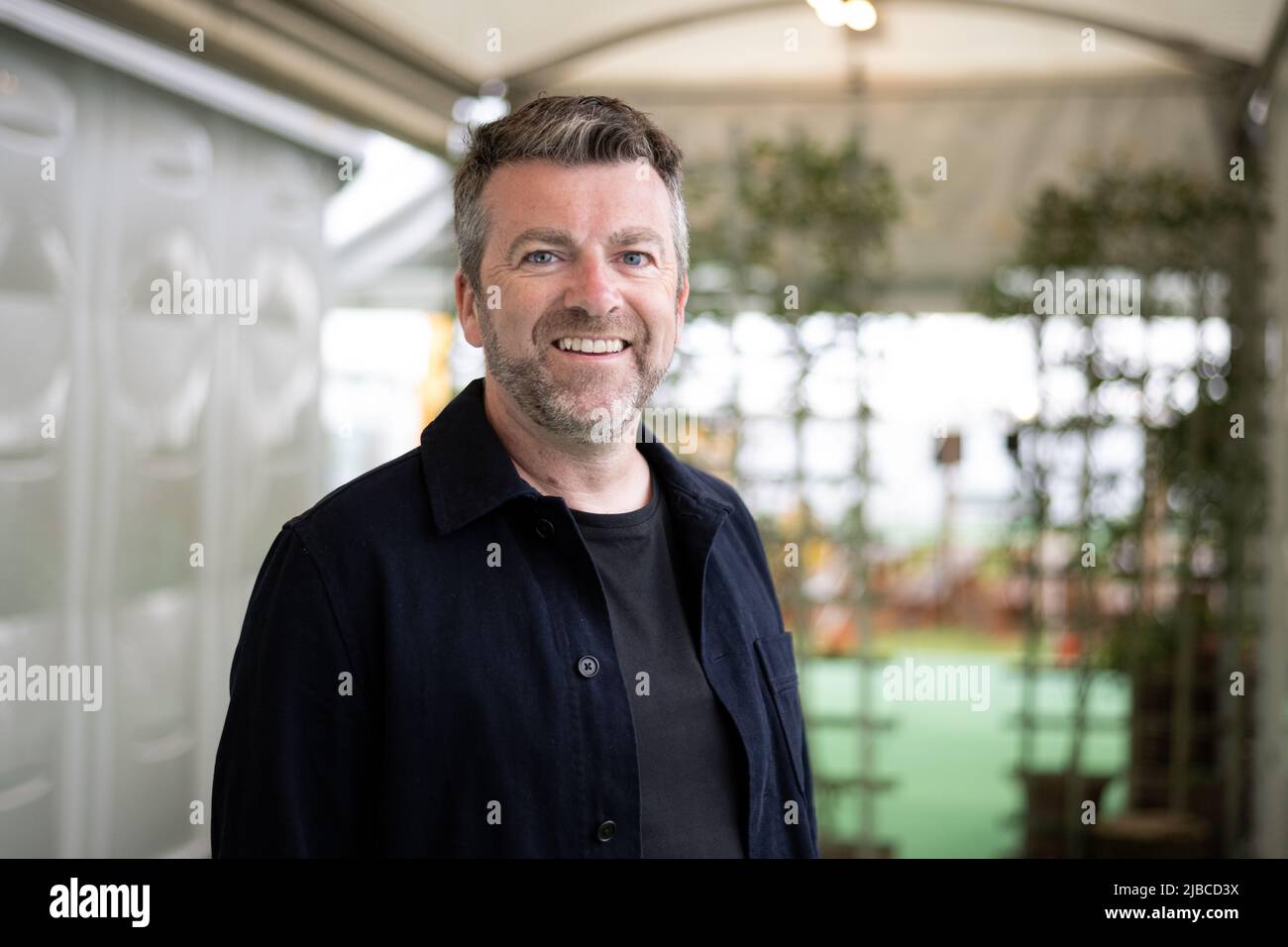 Hay-on-Wye, Wales, Großbritannien. 5.. Juni 2022. Chris Smith Portrait beim Hay Festival 2022, Wales. Quelle: Sam Hardwick/Alamy. Stockfoto