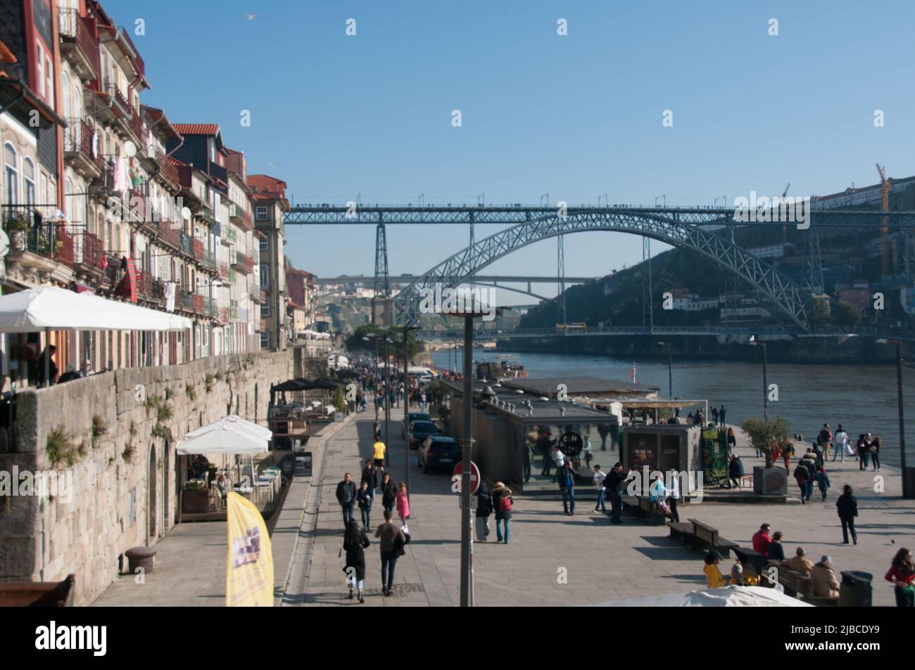 Stadtansicht der Stadt Porto in Portugal am Ufer des Douro Flusses Stockfoto