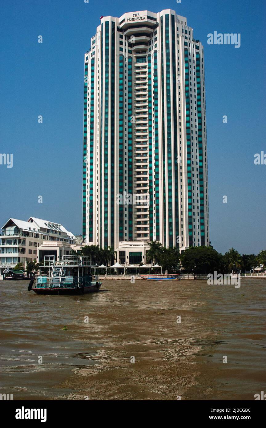 Das Peninsula Hotel mit Blick auf den Chao Phraya River, Bangkok, Thailand Stockfoto