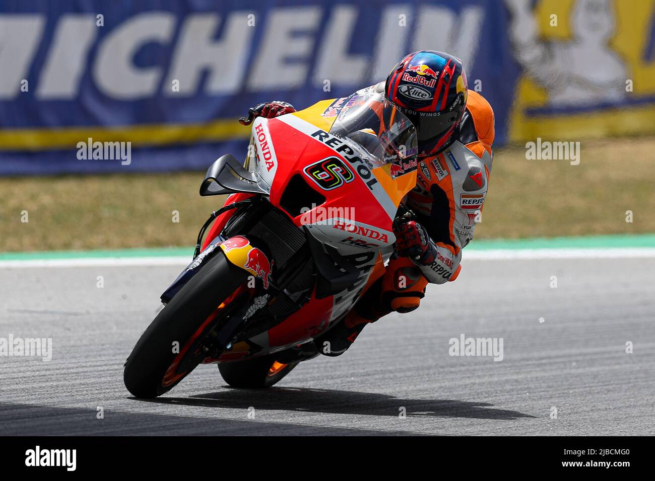 Barcelona, Spanien. 4.. Juni 2022. Stefan Bradl aus Deutschland vom Repsol Honda Team mit Honda während des MotoGP Gran Premii Monster Energy de Catalunya auf dem Circuit de Barcelona-Catalunya in Barcelona. (Bild: © David Ramirez/DAX via ZUMA Press Wire) Stockfoto
