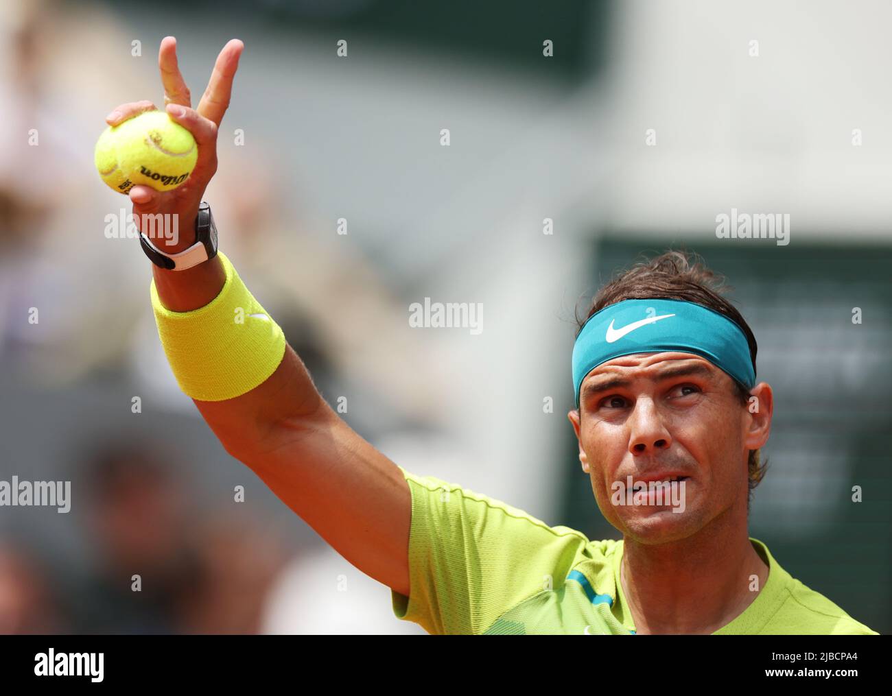 Paris, Frankreich. 5.. Juni 2022. Rafael Nadal aus Spanien reagiert beim Finale der Männer gegen Casper Ruud aus Norwegen beim French Open Tennisturnier in Roland Garros in Paris, Frankreich, am 5. Juni 2022. Kredit: Gao Jing/Xinhua/Alamy Live Nachrichten Stockfoto