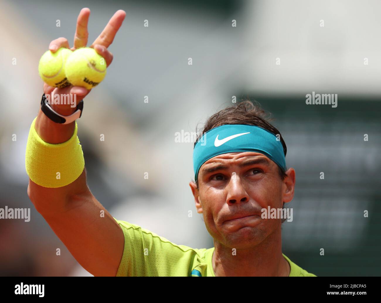Paris, Frankreich. 5.. Juni 2022. Rafael Nadal aus Spanien reagiert beim Finale der Männer gegen Casper Ruud aus Norwegen beim French Open Tennisturnier in Roland Garros in Paris, Frankreich, am 5. Juni 2022. Kredit: Gao Jing/Xinhua/Alamy Live Nachrichten Stockfoto