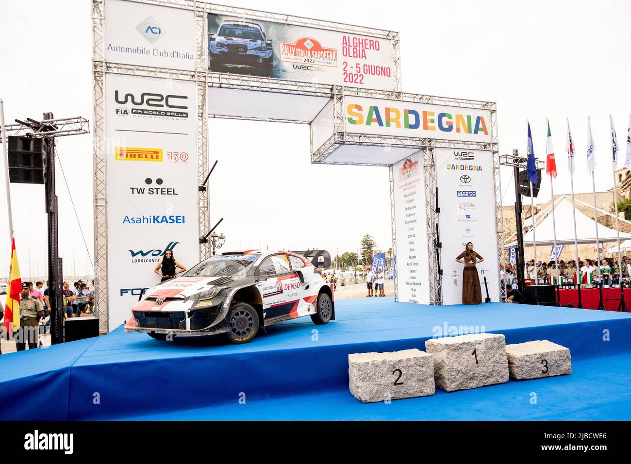 18 KATSUTA Takamoto (jpn), JOHNSTON Aaron (irl), Toyota Gazoo Racing WRT, Toyota GR Yaris Rally 1, Aktion während der Rallye Italia Sardegna 2022, 5. Runde der WRC World Rally Car Championship 2022, vom 2. Bis 5. Juni 2022 in Alghero, Italien - Foto Nikos Katikis / DPPI Stockfoto