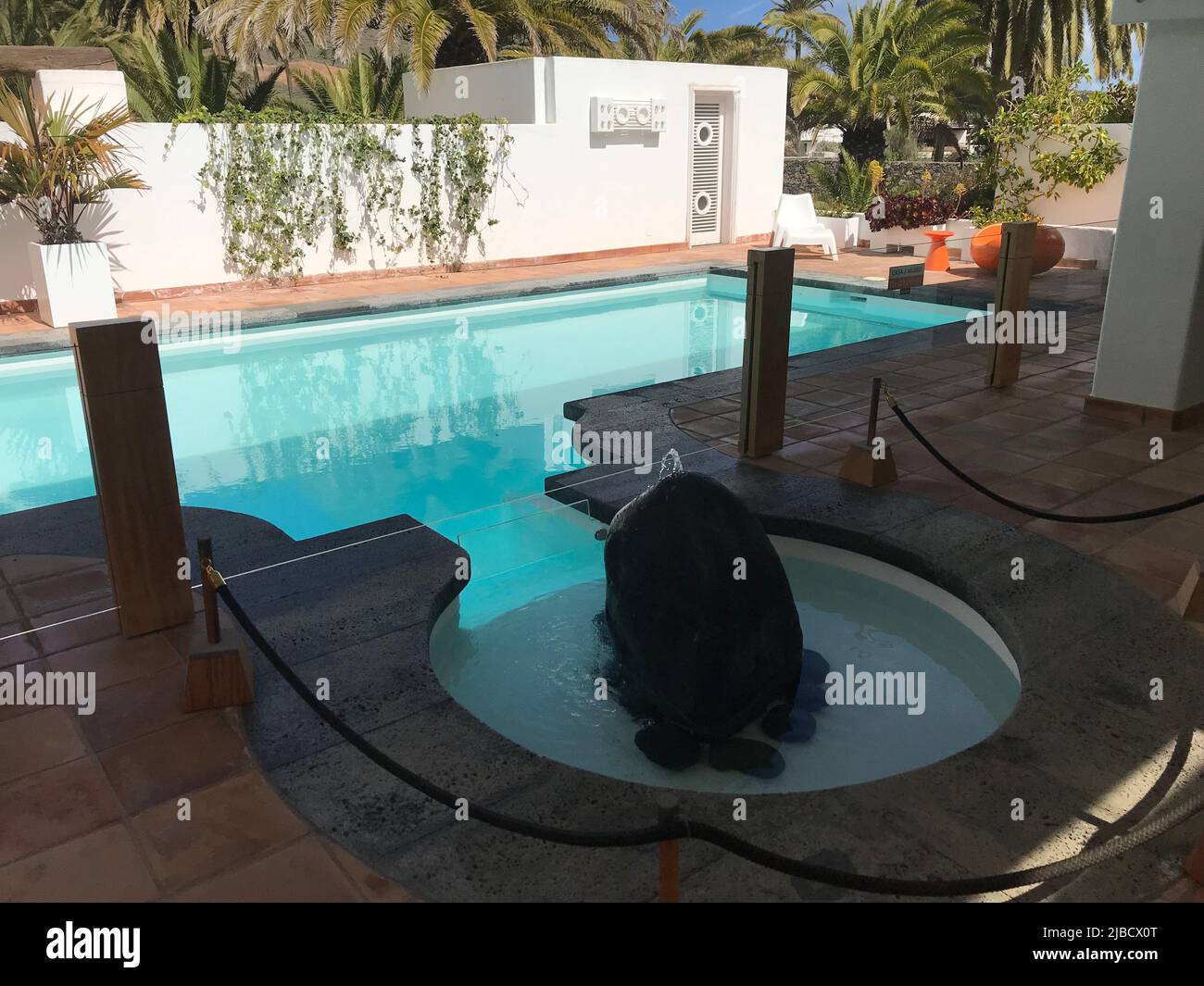 Pool- und Terrassenbereich auf Lanzarote Kanarischen Inseln Stockfoto