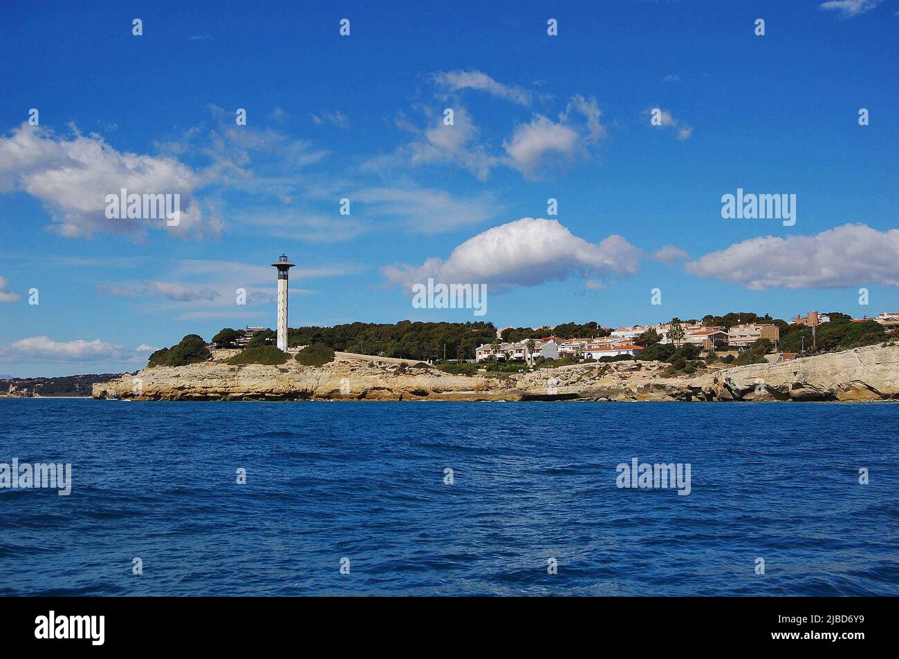 Leuchtturm von Torredembarra an einem sonnigen Tag Stockfoto