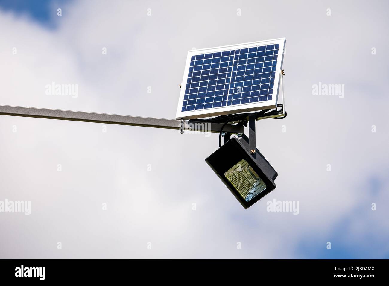 LED-Beleuchtung und Solarpanel. Außenwerbung, Werbeplakat Stockfotografie -  Alamy