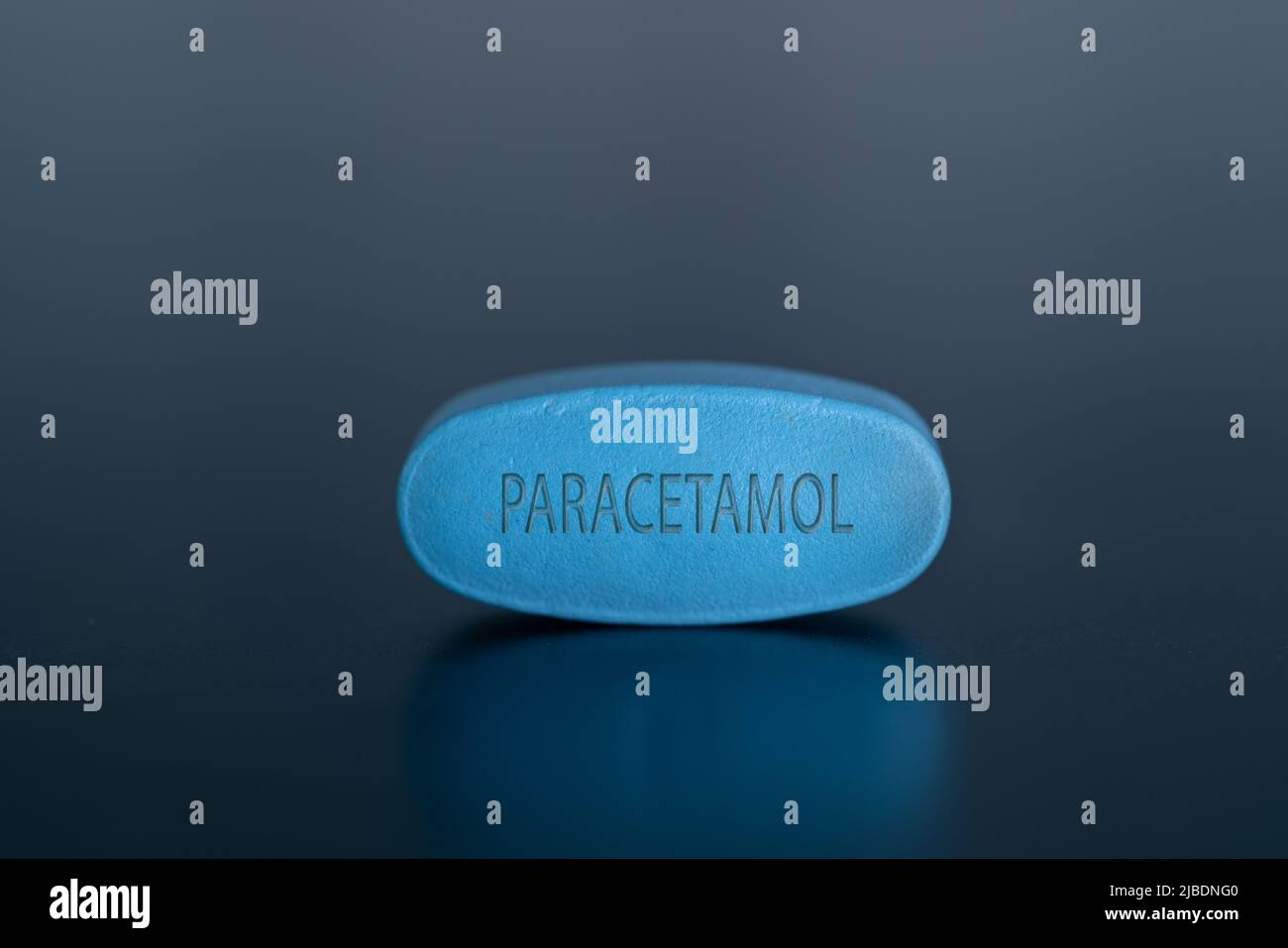 Paracetamol Pille Paracetamol Acetaminophen ist ein Medikament zur Behandlung von Fieber und leichten bis mäßigen Schmerzen Stockfoto