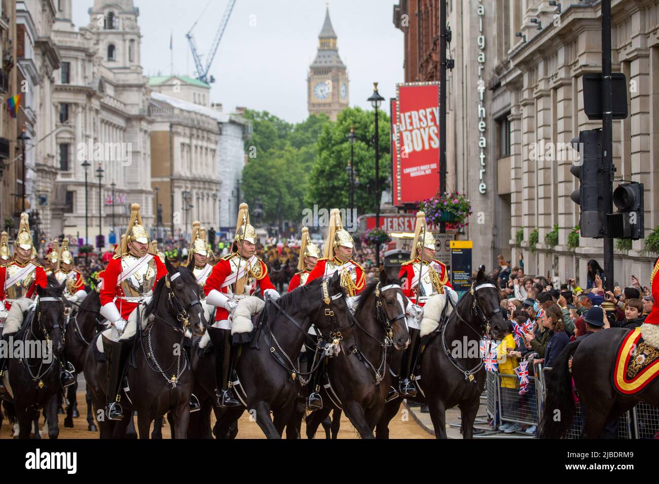 London, England, Großbritannien. 5.. Juni 2022. Der Platinum Jubilee Pageant schreitet durch Whitehall zum Buckingham Palace. (Bild: © Tayfun Salci/ZUMA Press Wire) Stockfoto
