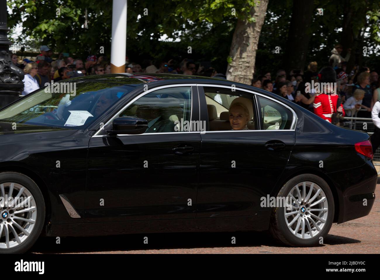 Prinzessin Michael von Kent in Limousine The Queen's Platinum Jubilee Trooping The Color Colour The Mall London Stockfoto
