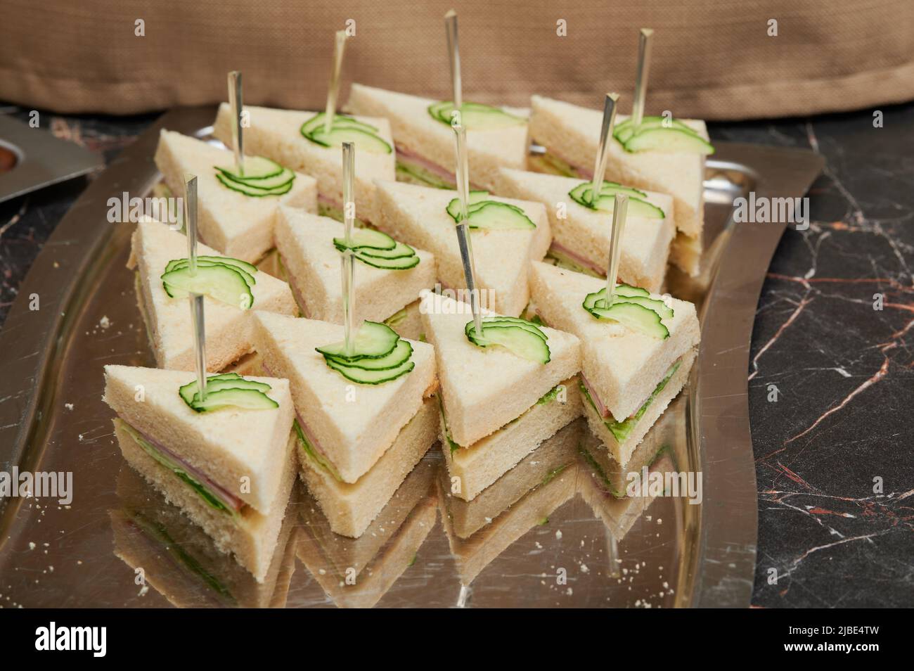 Sandwiches Dreiecke während einer Geschäftspause, Catering für Tagungen und Veranstaltungen Stockfoto