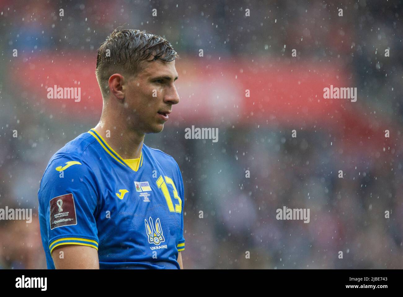 Cardiff, Wales, Großbritannien. 5.. Juni 2022. Illia Zabarnyi aus der Ukraine während des FIFA-WM-Finalspiels zwischen Wales und der Ukraine im Cardiff City Stadium. Kredit: Mark Hawkins/Alamy Live Nachrichten Stockfoto