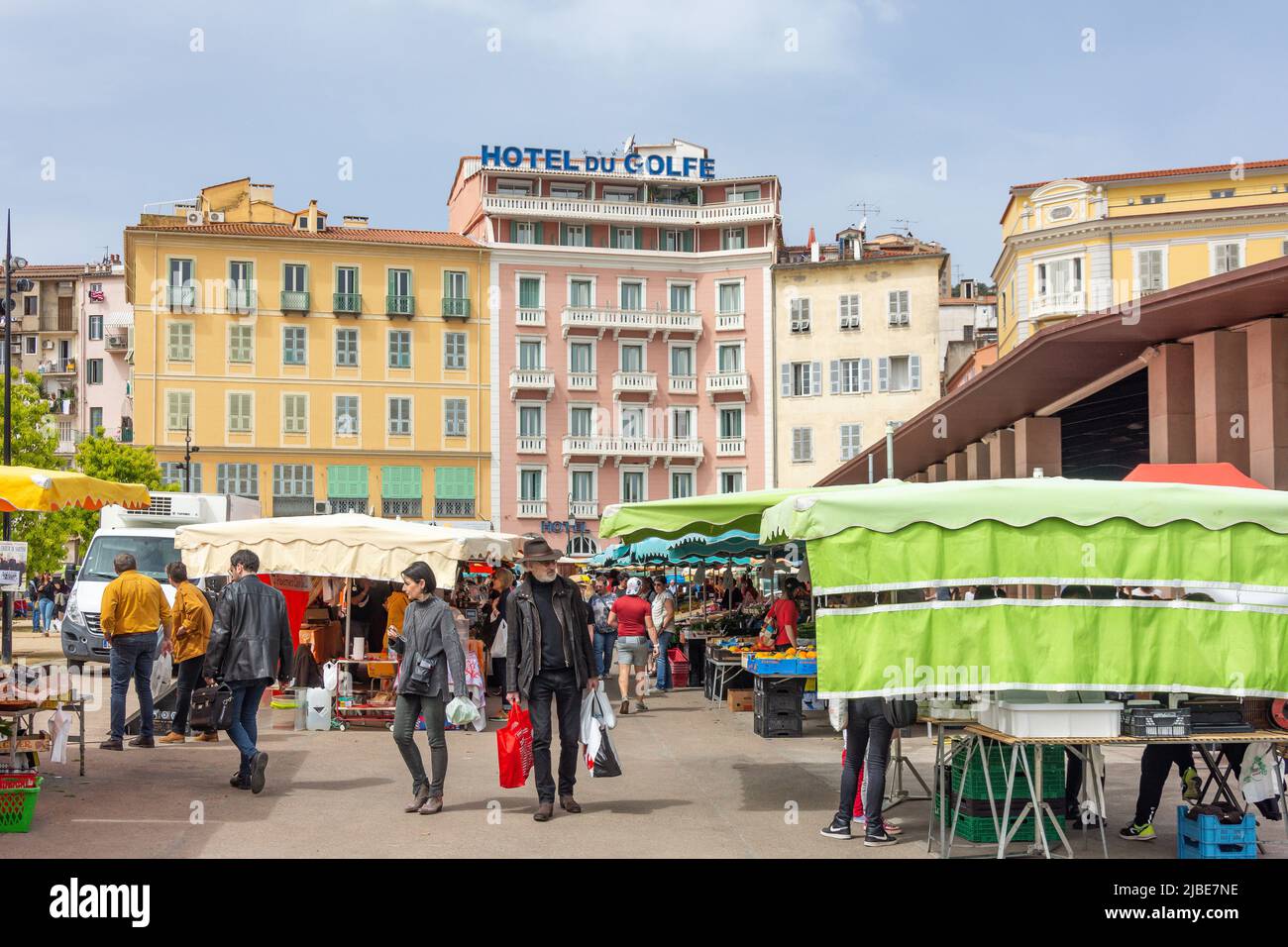 Marktstände im Freien, Marcatu d'Aiacciu, Boulevard du ROI Jerome, Ajacio, Korsika (Corse), Corse-du-Sud, Frankreich Stockfoto