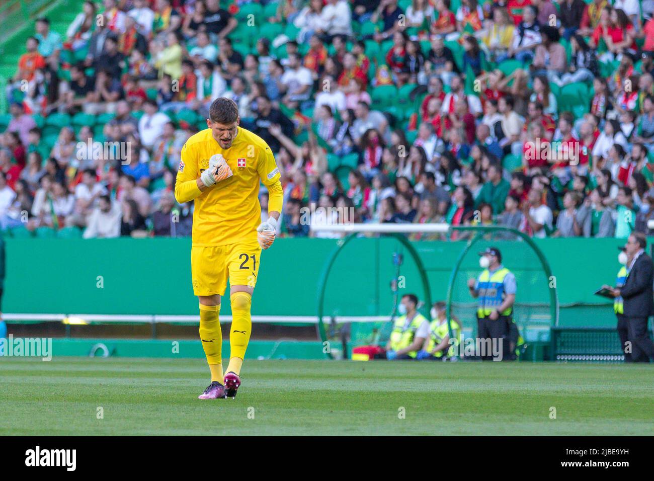 05. Juni 2022. Lissabon, Portugal. Der Dortmunder Torwart von Schweiz und Borussia Gregor Kobel (21) feiert während des UEFA Nations League Finalturniers zwischen Portugal und der Schweiz Credit: Alexandre de Sousa/Alamy Live News Stockfoto