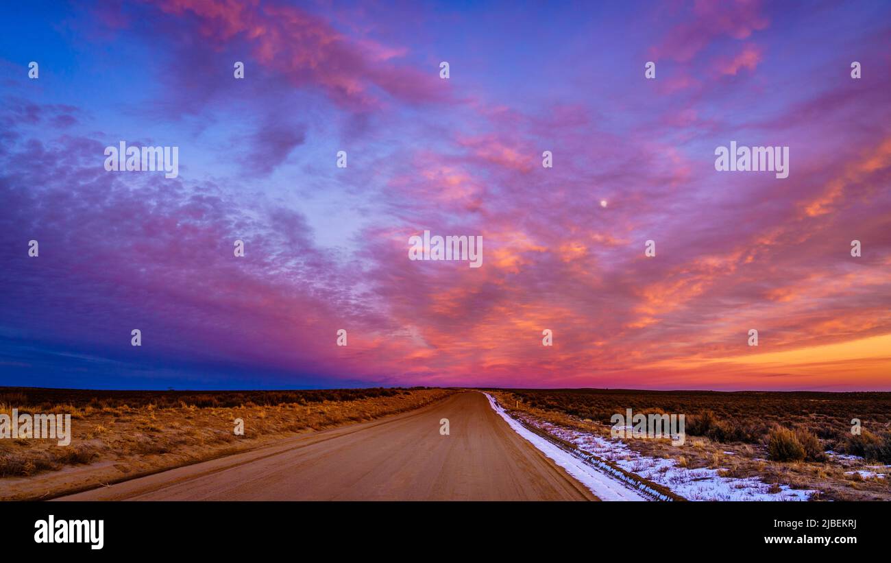 Spektakuläre Sonneneinbetage in der hohen Wüste in New Mexico im Winter Stockfoto