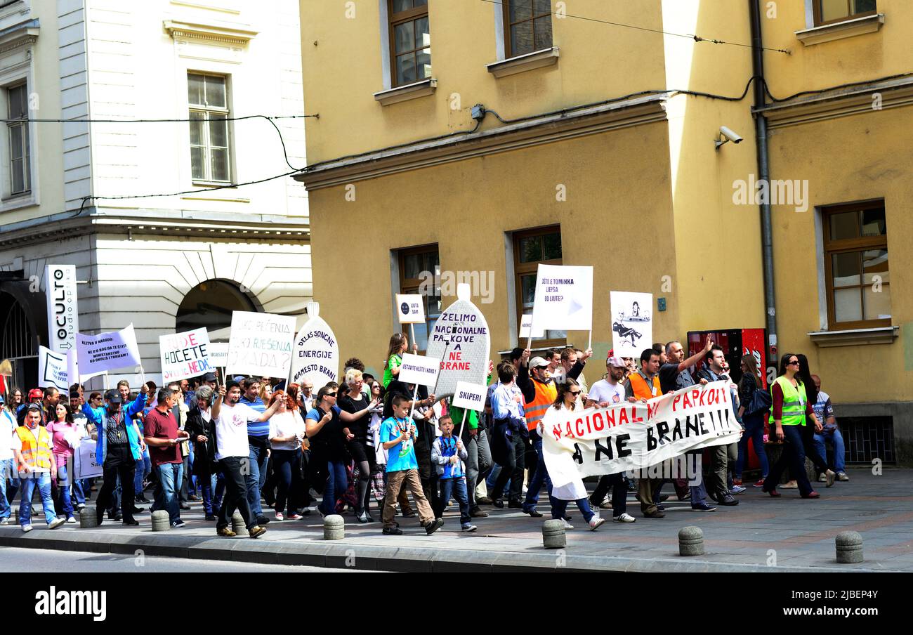 Eine friedliche Demonstration im Zentrum von Sarajevo, Bosnien-Herzegowina. Stockfoto