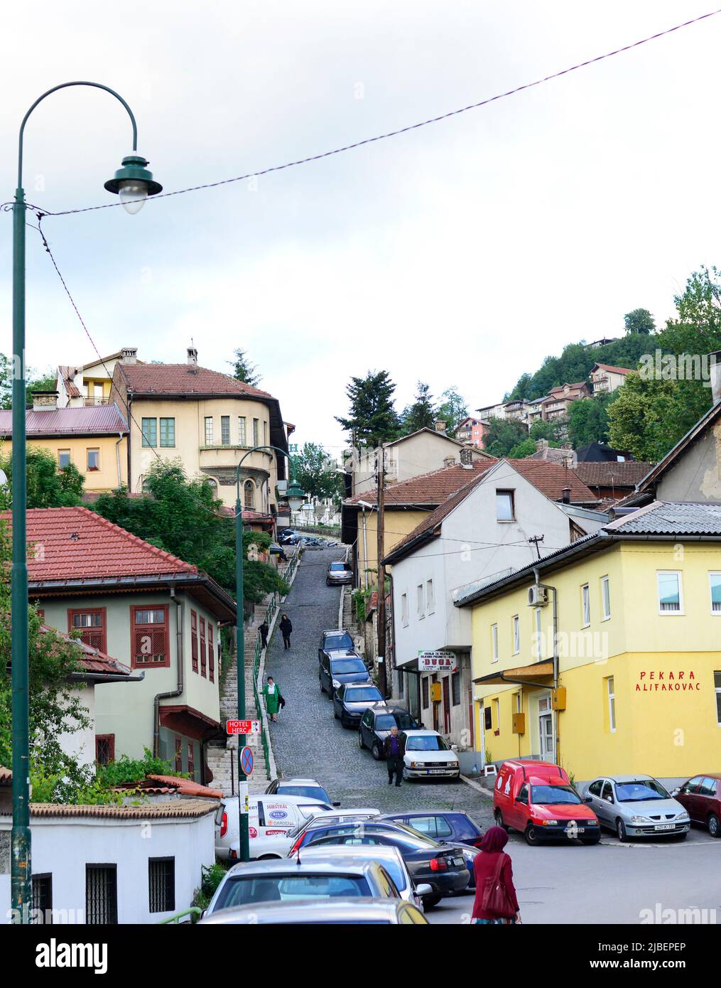 Schöne Häuser in Alifakovac, Sarajevo, Bosnien und Herzegowina. Stockfoto