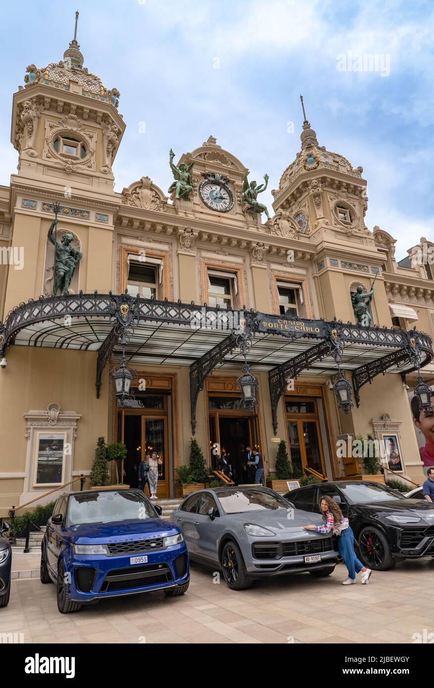 Das Casino de Monte-Carlo ist bekannt für seine High-Roller, die durch die James-Bond-Filme berühmt wurden Stockfoto