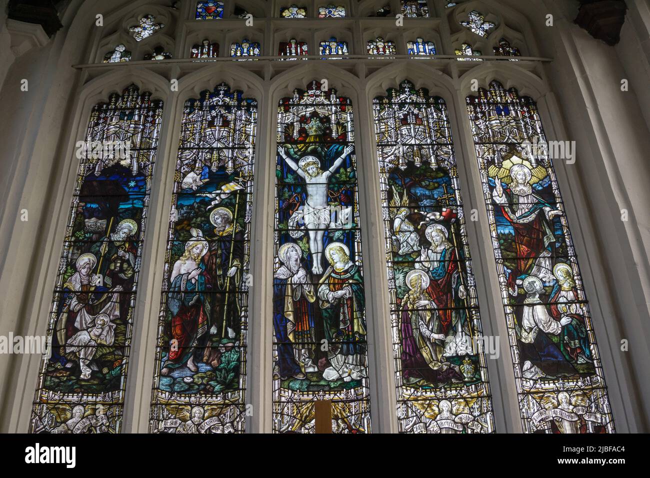 Glasfenster, Innenraum der Kirche St. Edmund im Dorf Maids Moreton, Buckinghamshire, Großbritannien; Stockfoto