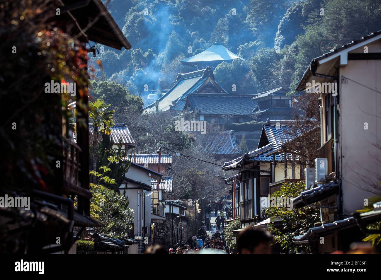 Schöner Blick auf die Itsukushima-Straßen auf der Miyajima-Insel, Japan Stockfoto