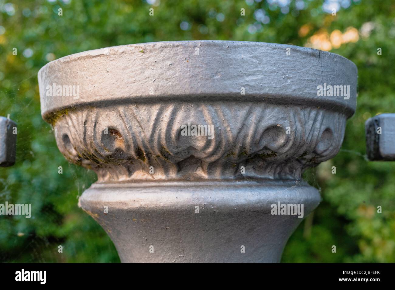 Verzierter Metallkopf eines Zaunpfosten Stockfoto