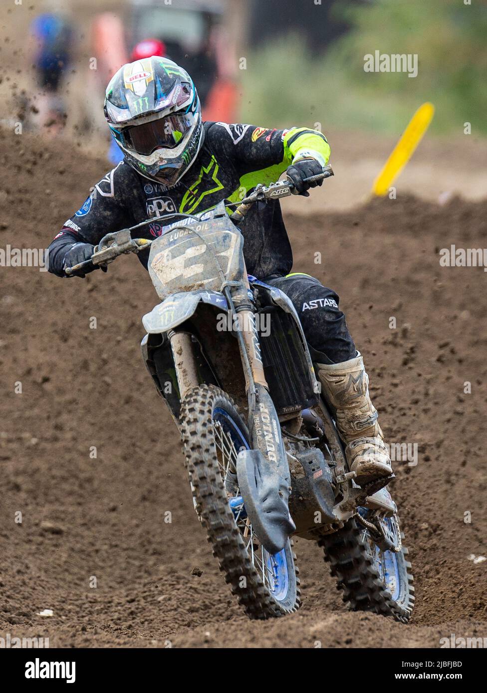 Juni 04 2022 Rancho Cordova, CA USA Eli Tomac kommt aus der Sektion 16 während der Lucas Oil Pro Motocross Hangtown Classic 450 Meisterschaft. Jason Anderson gewann die Meisterschaft 450 in Hangtown Rancho Cordova, CA Thurman James/CSM Stockfoto