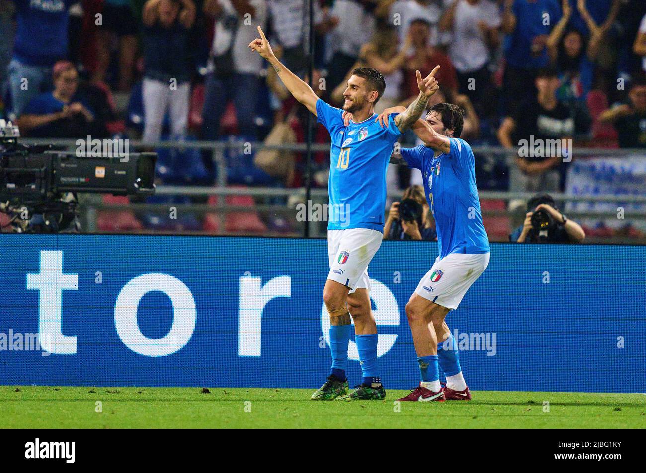 Lorenzo Pellegrini, ITA 10 feiert sein Ziel, glücklich, lachen, Feier, 1-0 in der UEFA Nations League 2022 Spiel ITALIEN - DEUTSCHLAND 1-1 in der Saison 2022/2023 am 04. Juni 2022 in Bologna, Italien. © Peter Schatz / Alamy Live News Stockfoto