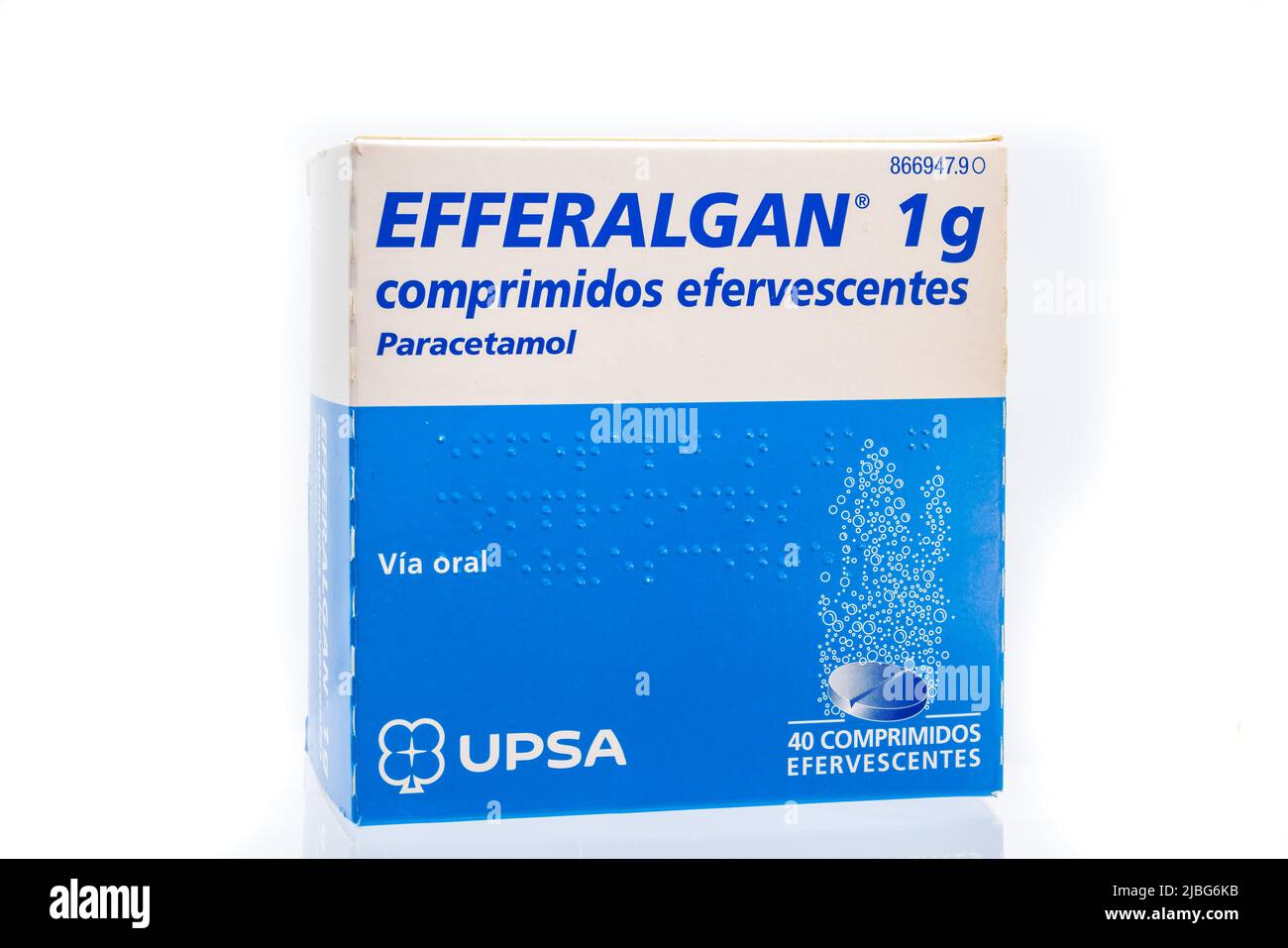 Huelva, Spanien - 4. Juni 2022: Spanische Schachtel mit Paracetamol, auch bekannt als Acetaminophen, Marke Efferalgan 1g aus dem UPSA-Labor. Es ist ein Medikament U Stockfoto