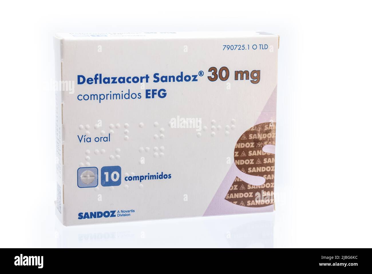 Huelva, Spanien - 4. Juni 2022: Die Deflazakortpackung wird zur Behandlung von Muskeldystrophie bei Erwachsenen und Kindern ab 2 Jahren verwendet. Deflazacort ist i Stockfoto