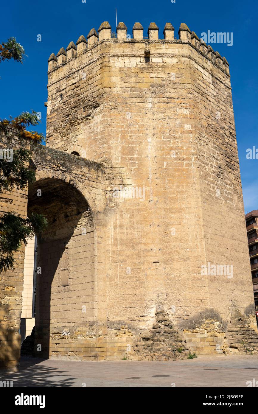 Torre de la Malmuerta bedeutet "Turm der falsch Toten Frau" ist ein Torturm der Axrquía-Mauer in Córdoba, Spanien. Stockfoto