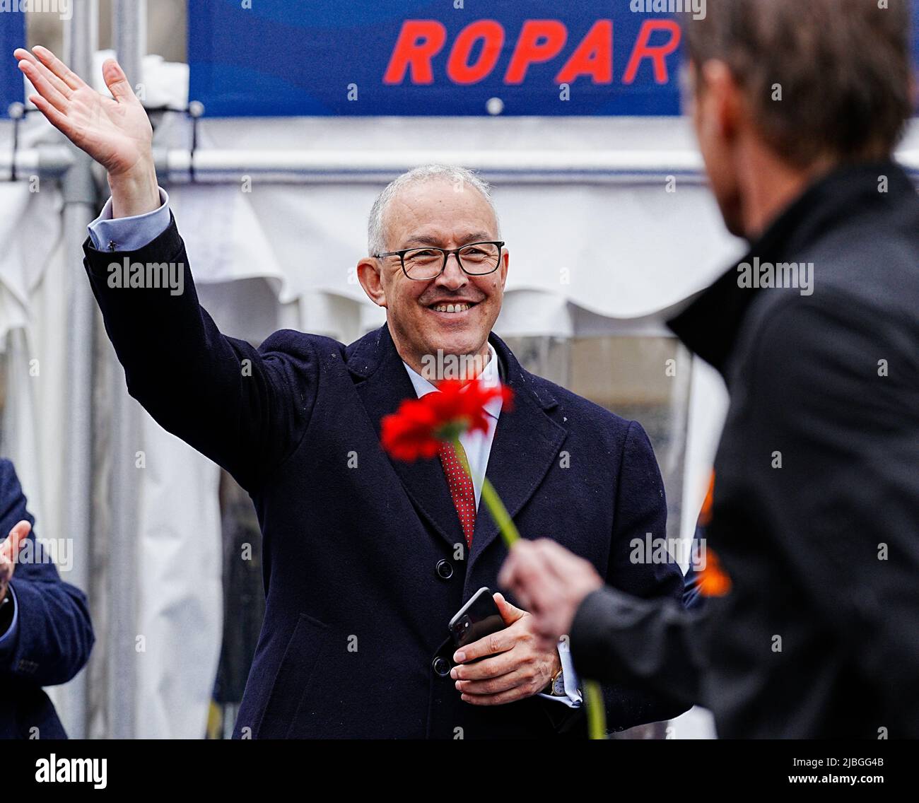 2022-06-06 14:50:17 ROTTERDAM - Bürgermeister Ahmed Aboutaleb begrüßt ...