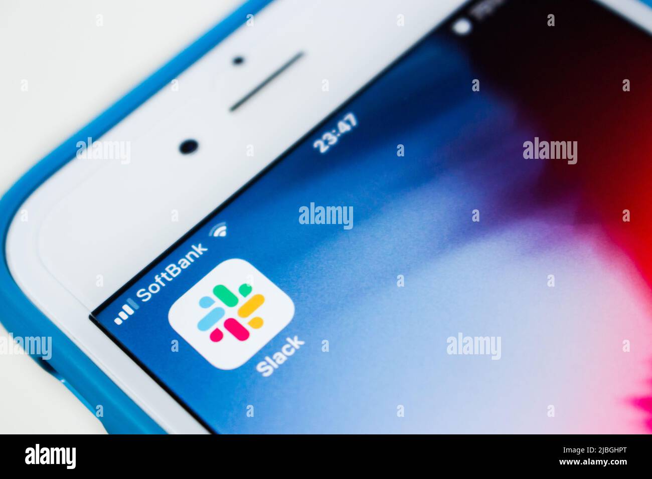 Kumamoto, Japan - 22. Juni 2019 : Slack-App für iOS auf dem iPhone. Slack wurde 2009 gegründet. Im Jahr 2019 ist Slack an der NYSE notiert und Aktien beginnen mit dem Handel Stockfoto