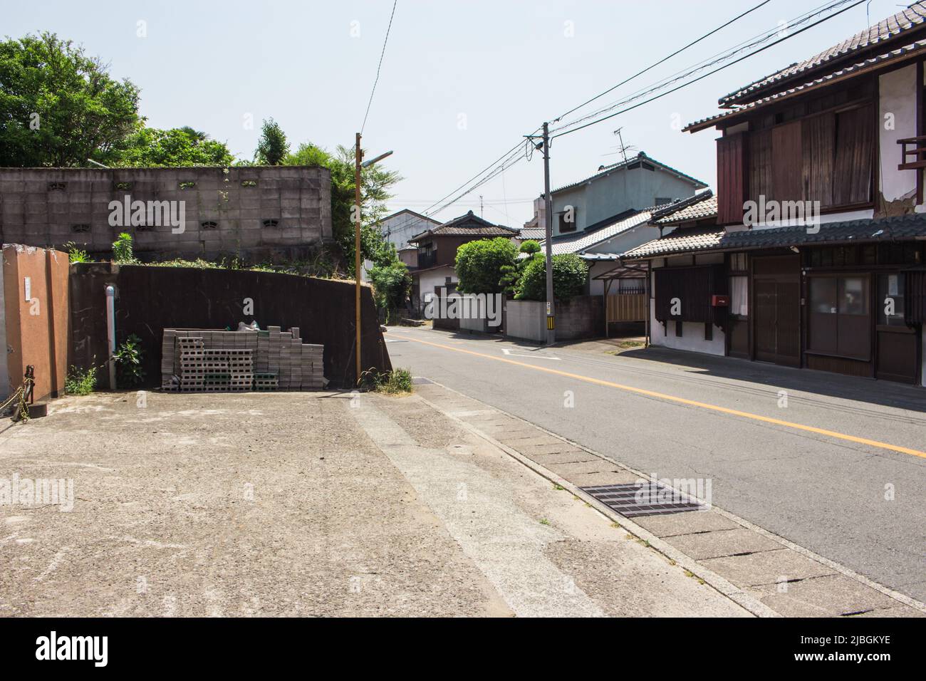 Das Wohnviertel außerhalb des Stadtzentrums (ländliche Gegend), Japan. Stockfoto