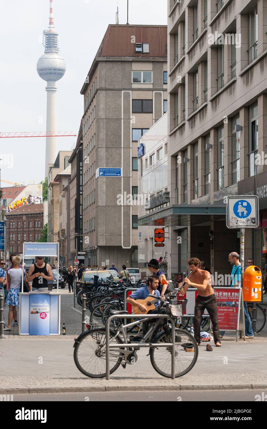 Straßenleben in der Georgenstraße, Berlin Stockfoto