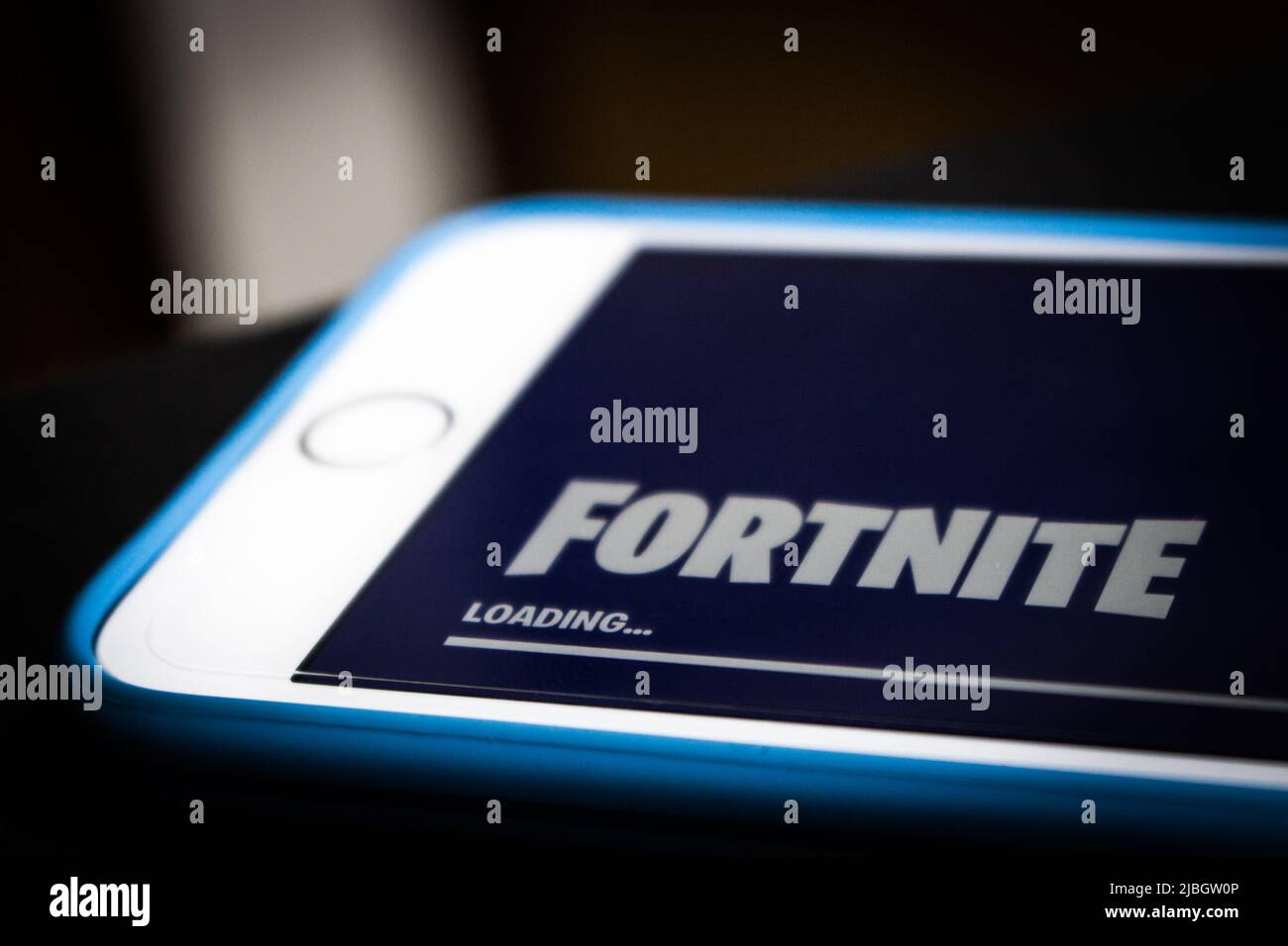 Kumamoto, Japan - 29. Juni 2019 : Nahaufnahme der iOS Fortinite App auf einem iPhone. Fortnige ist das Spiel von Epic Games, das 2017 veröffentlicht wurde. Stockfoto