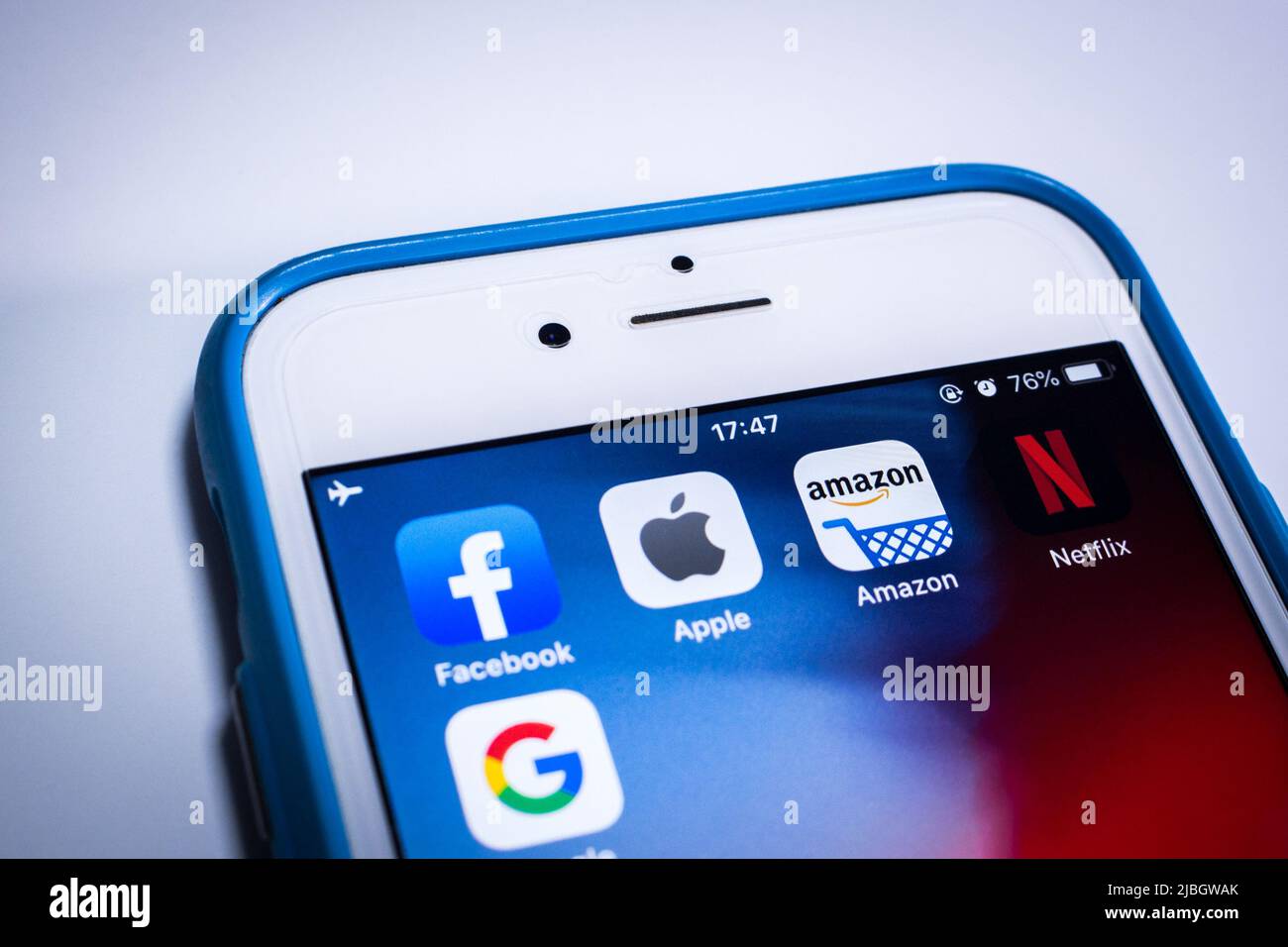 Kumamoto, Japan - Nov 29 2019: Amazon mit FAANG Apps auf einem iPhone. Amazon.com, Inc. Ist ein multinationales Technologieunternehmen mit Sitz in Seattle, Washington Stockfoto