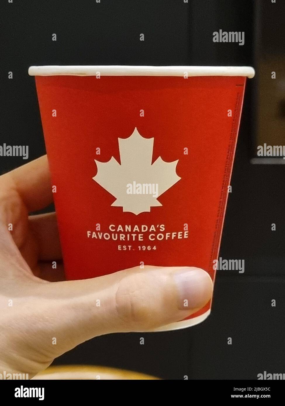 Nahaufnahme der Tim Hortons Kaffeetasse Stockfoto