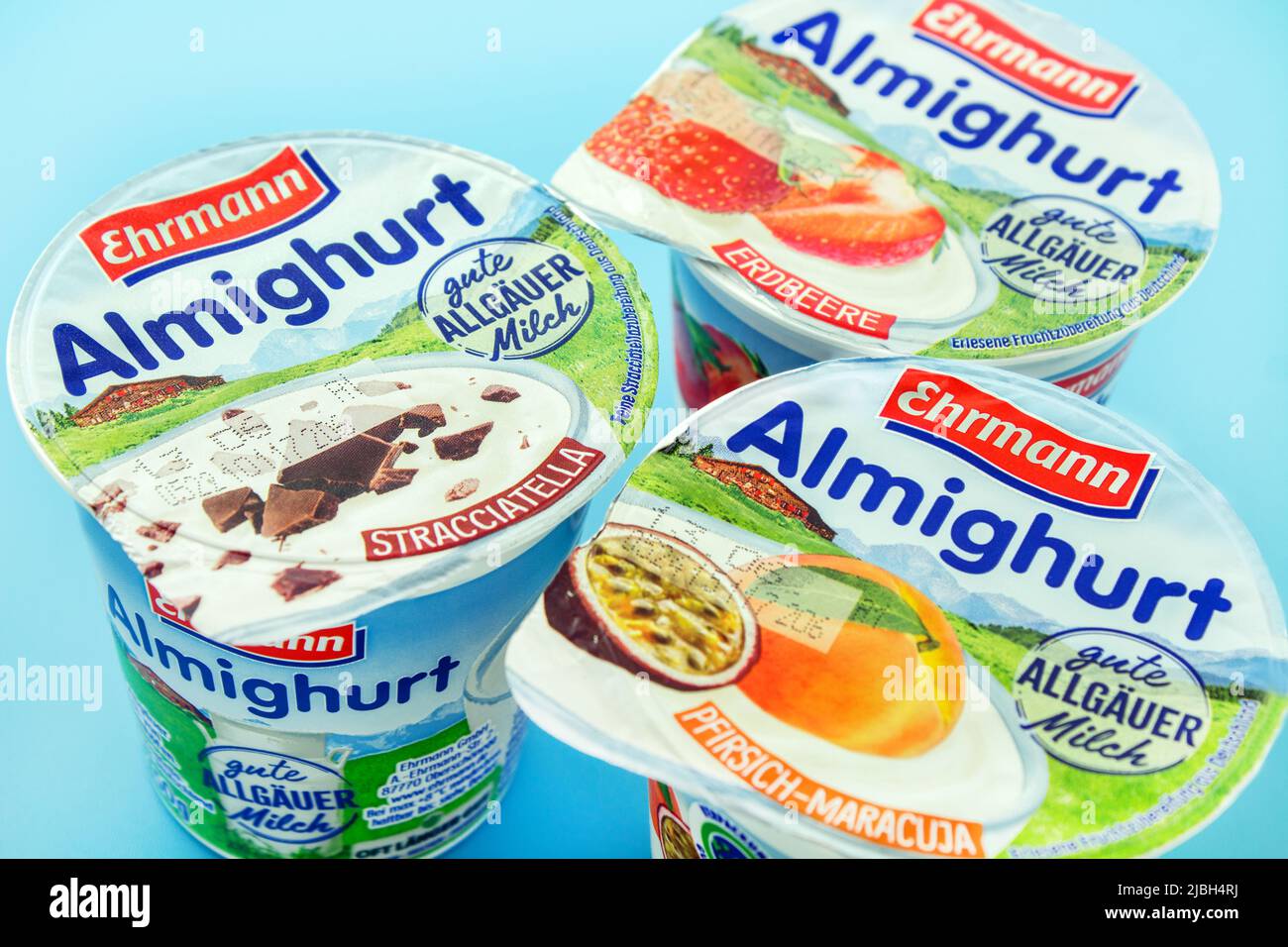 Almighurt Jogurt von Ehrmann 3 Sorten Stockfotografie - Alamy