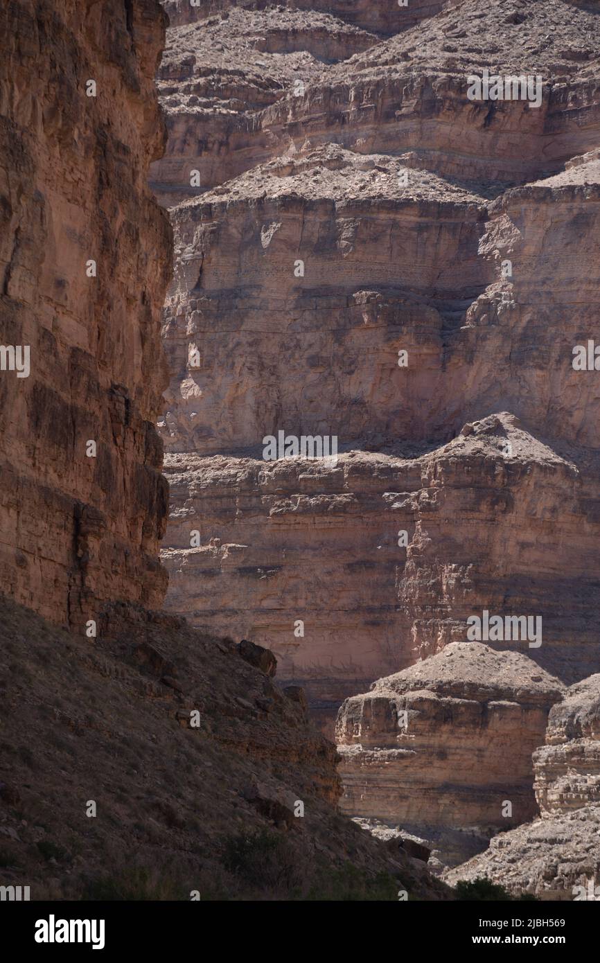 Die natürliche Schönheit der Felsformationen und steilen Schluchten entlang des San Juan River in Four Corners Area im Süden Utahs. Stockfoto
