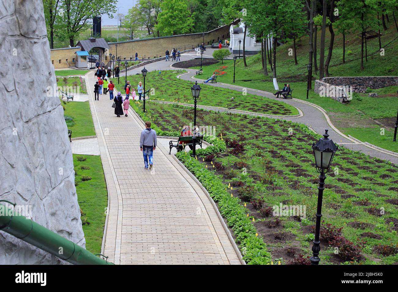 KIEW, UKRAINE - 3. MAI 2011: Dies ist das Parkgebiet der Kiev-Pechersk Lavra. Stockfoto