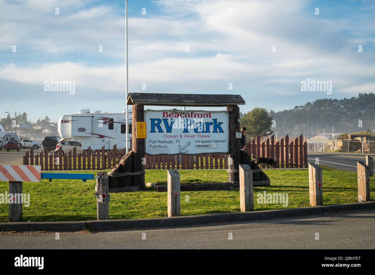 Schild für den Wohnmobil-Park am Strand in Brookings, Oregon Stockfoto