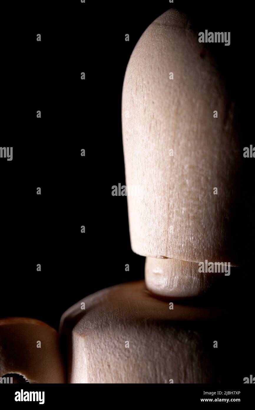 Hölzerne Schaufensterpuppe in einem Studio Stockfoto