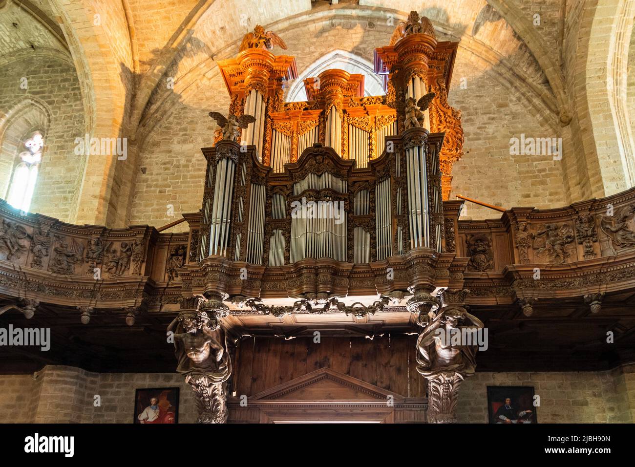 Orgelloft der Abtei Saint Robert. La Chaise Dieu. Département Haute Loire. Auvergne-Rhone-Alpes, Frankreich Stockfoto