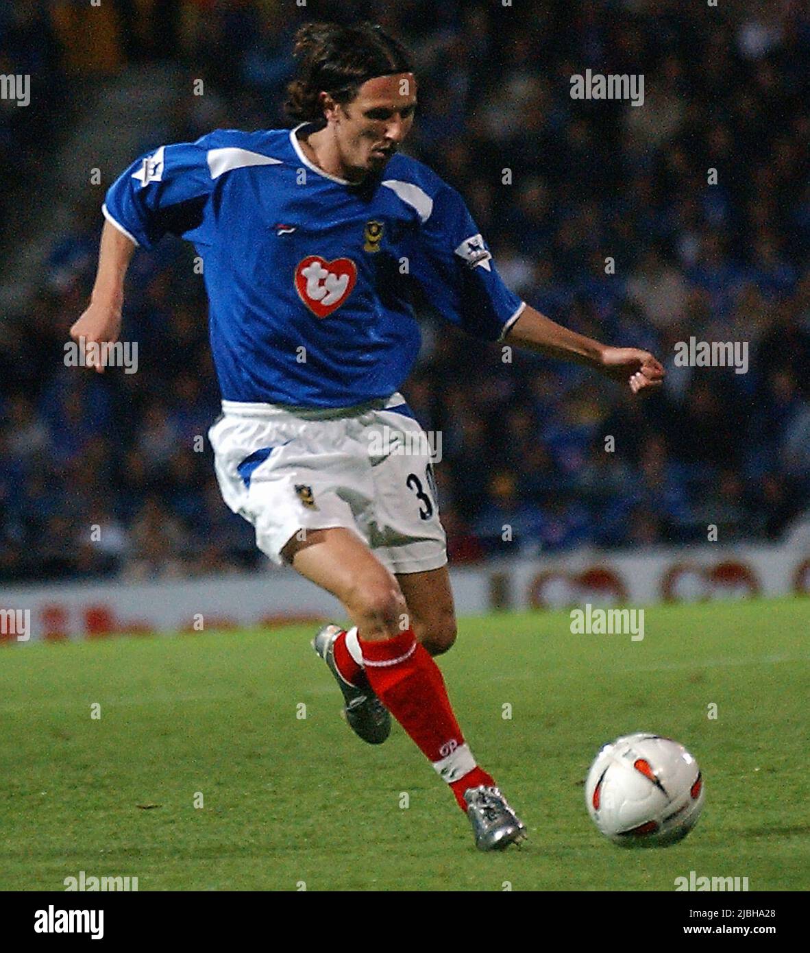 PORTSMOUTH V NORTHAMPTON 23-9-03 ALEXEY SMERTIN PIC MIKE WALKER, 2003 Stockfoto