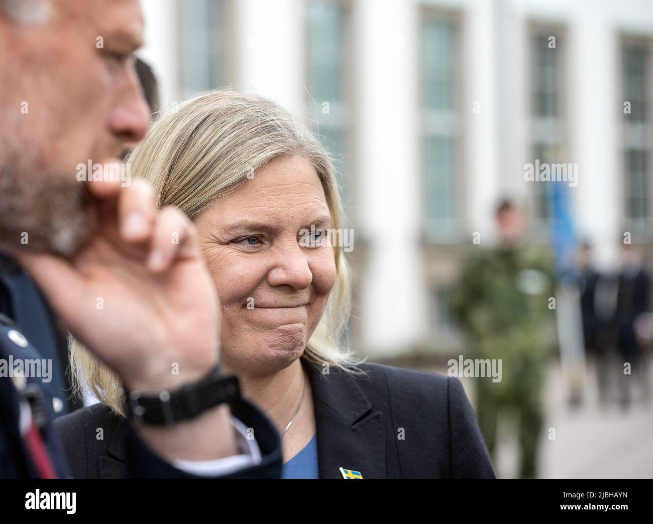 Schweden hat eine neue Premierministerin - Schwedens erste Frau. Magdalena Andersson Sozialistische Partei am Veteranentag, Stockfoto