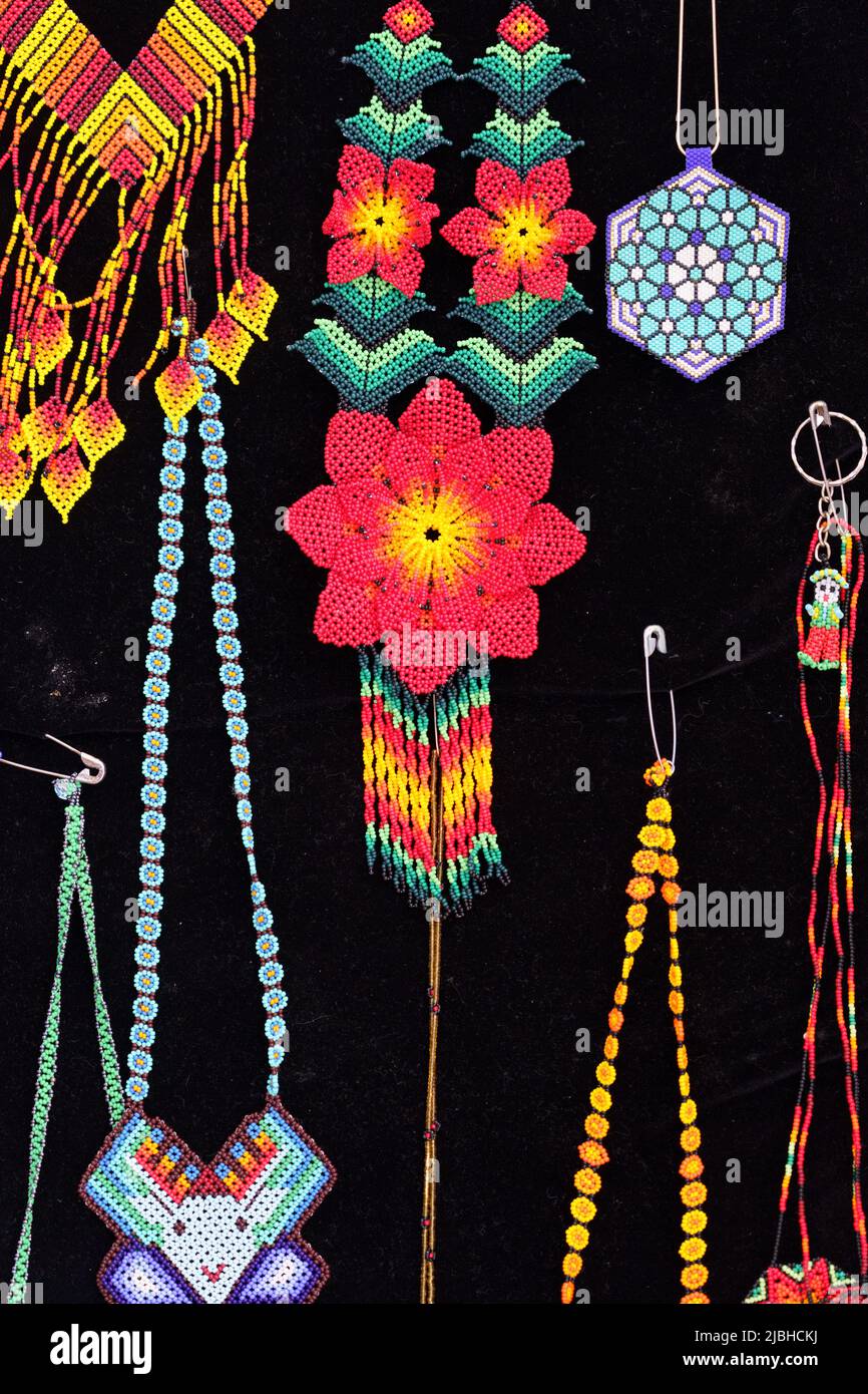 Souvenirs im lateinamerikanischen Stil zum Verkauf während des Do West Festivals Stockfoto