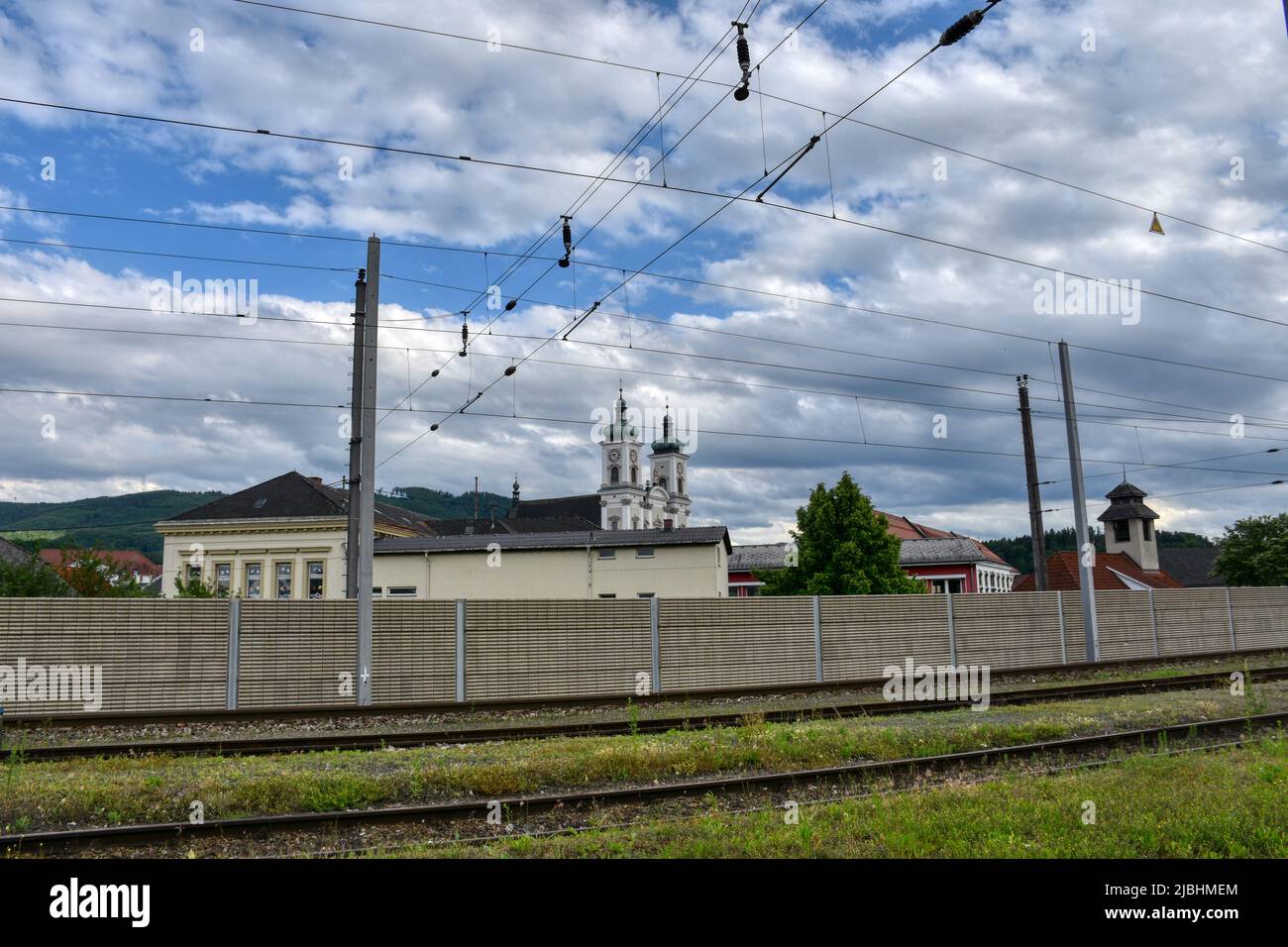 Garsten, Bahnhof, Einfahrt, Rudolfsbahn, Tunnel, Gleis, Gleise, Oberleitung, Mast, Oberleitungsmast, Draht, Fahrdraht, Bahnsteig, Bahnsteige, Bahnüber Stockfoto