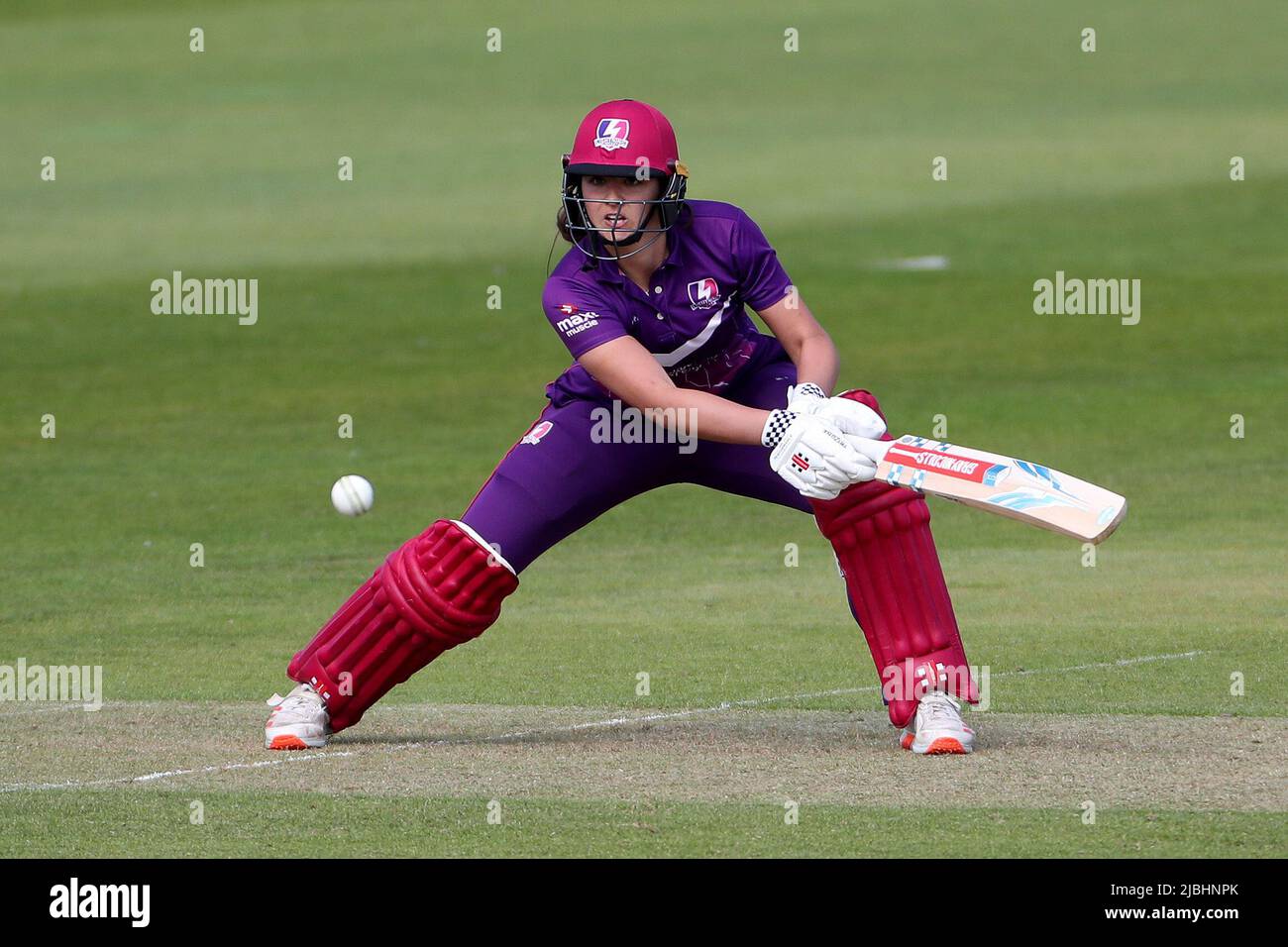 CHESTER LE STREET, GROSSBRITANNIEN. JUN 1. Sophie Munro von Lightning während des Vitality T20 Blast-Spiels zwischen Durham County Cricket Club und Worcestershire am Mittwoch, dem 1.. Juni 2022, im Seat Unique Riverside, Chester le Street. (Kredit: Mark Fletcher | MI News) Kredit: MI Nachrichten & Sport /Alamy Live News Stockfoto