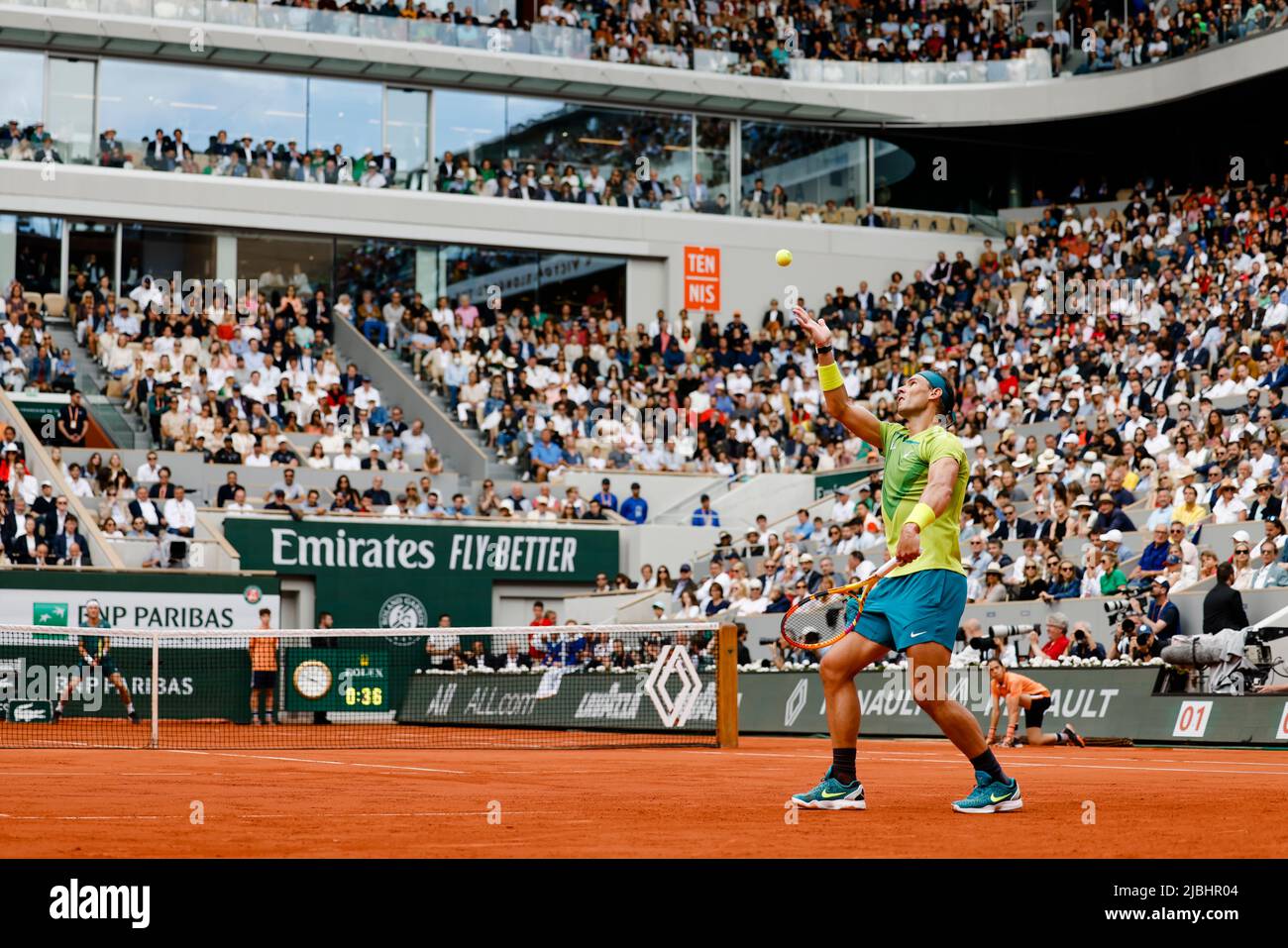 Paris, Frankreich. 5.. Juni 2022. Tennisspieler Rafael Nadal aus Spanien ist beim French Open Grand Slam Tennisturnier 2022 in Roland Garros, Paris, Frankreich, im Einsatz. Frank Molter/Alamy Live Nachrichten Stockfoto